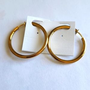 1.5" Gold hoops